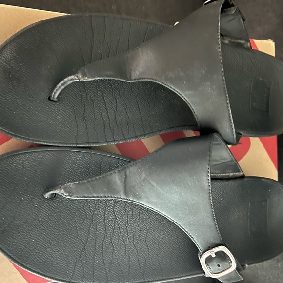 Women’s sz 10, black leather FitFlop sandals - Picture 3 of 3